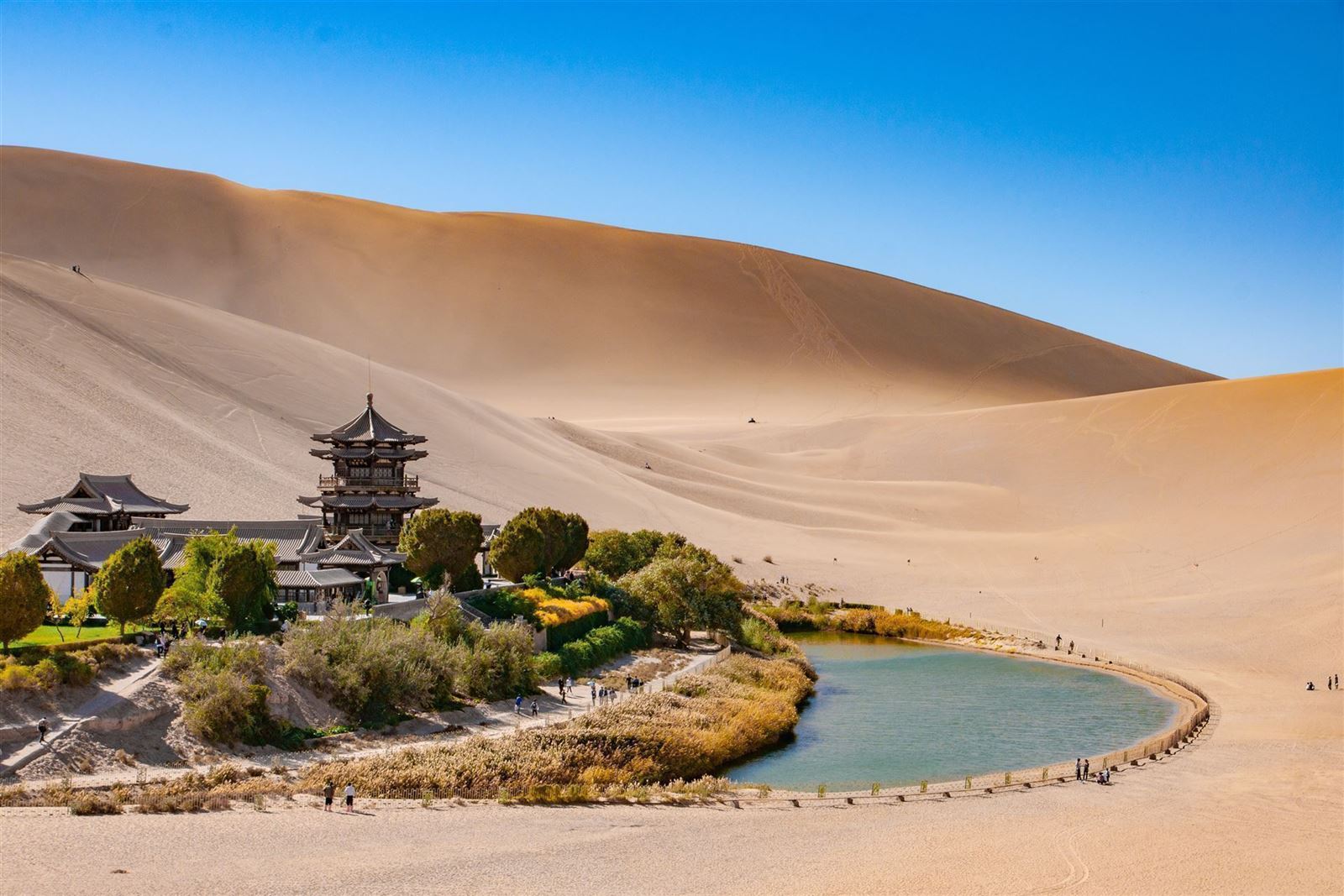 Halbmond See in der Gobi Wüste